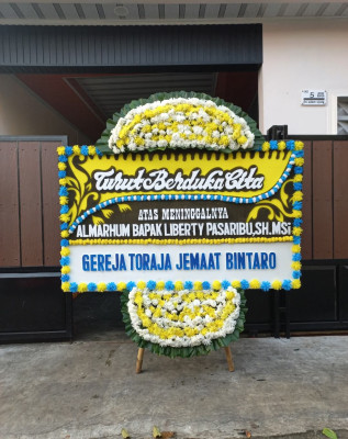 Papan Bunga Duka di Long Ikis